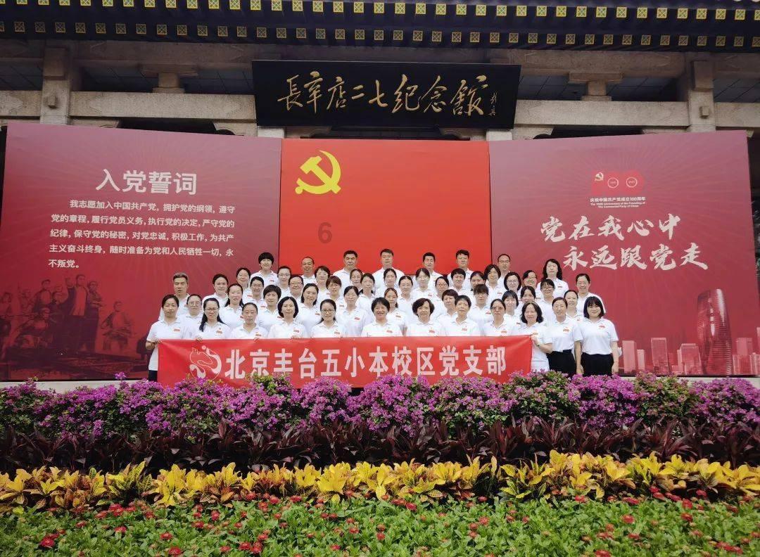 慢热内向的女孩收到男孩的情话，没有回男孩消息，但是后面听男孩最爱的歌。是啥心理呢？游戏画面